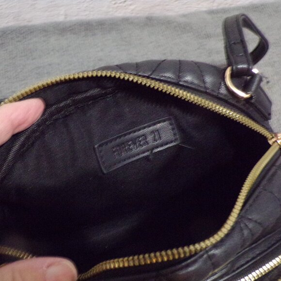 Forever 21 Crossbody Black Quilted Style w/Gold Accents Adj Strap - Picture 5 of 7